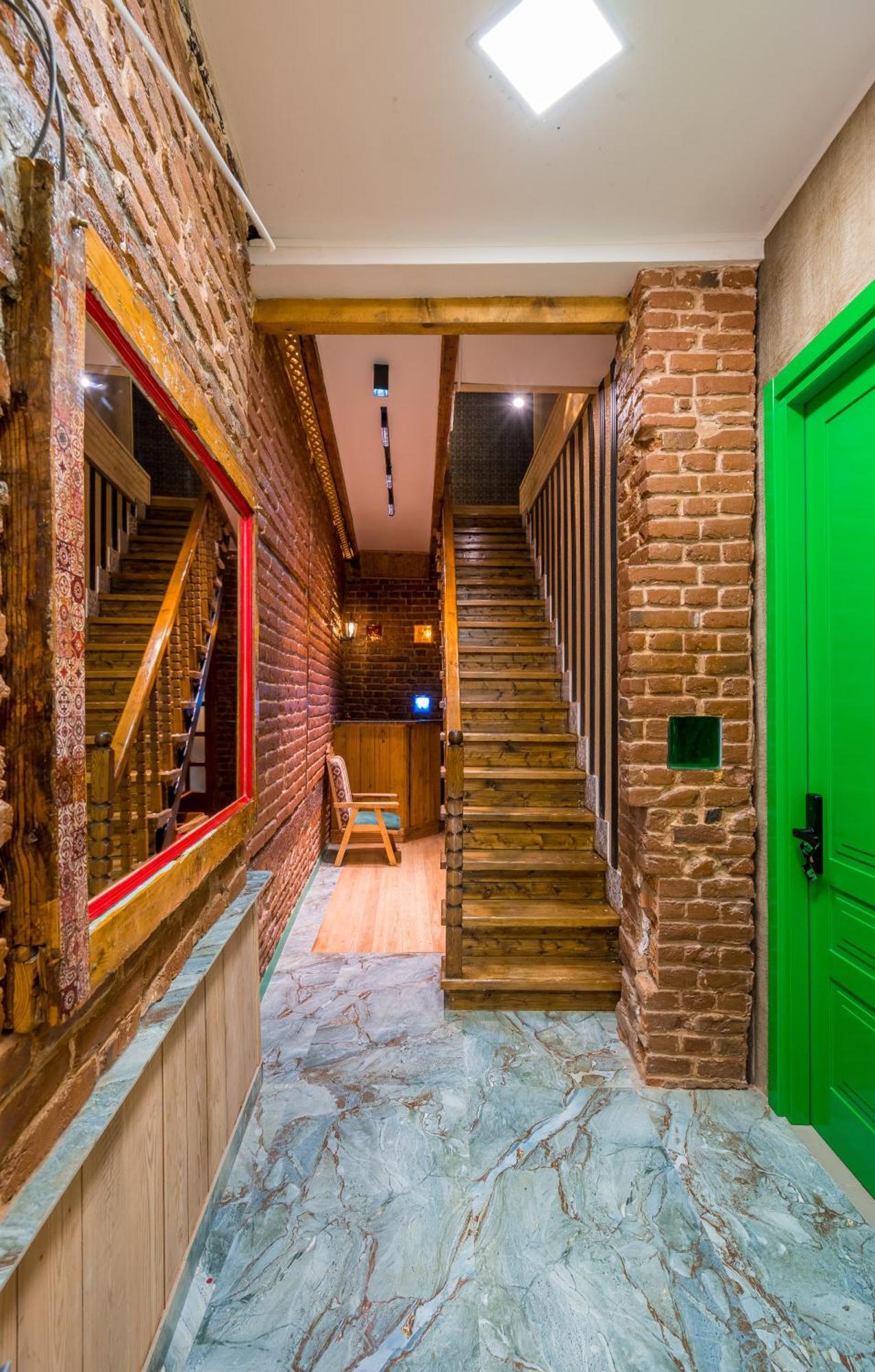 Apart View Hotel & Spa ティビリシ エクステリア 写真